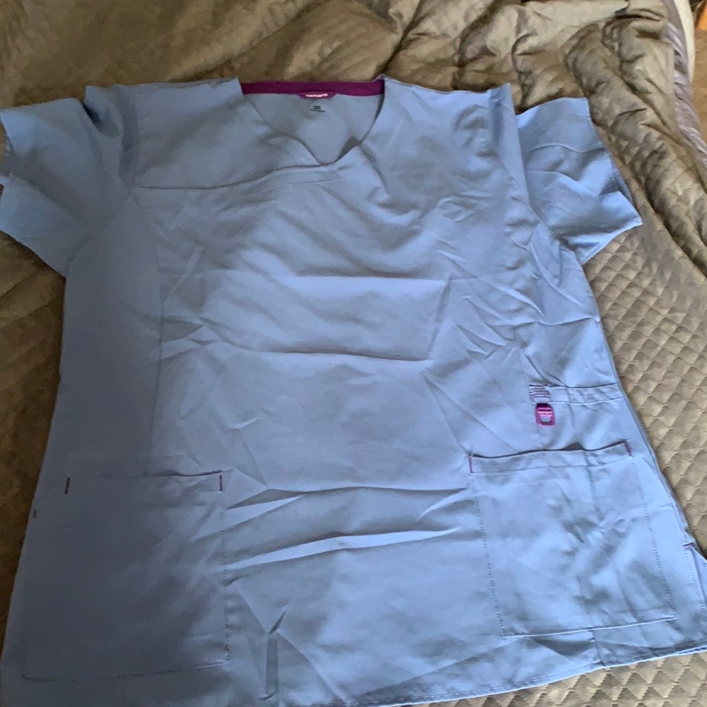Carhartt scrub top